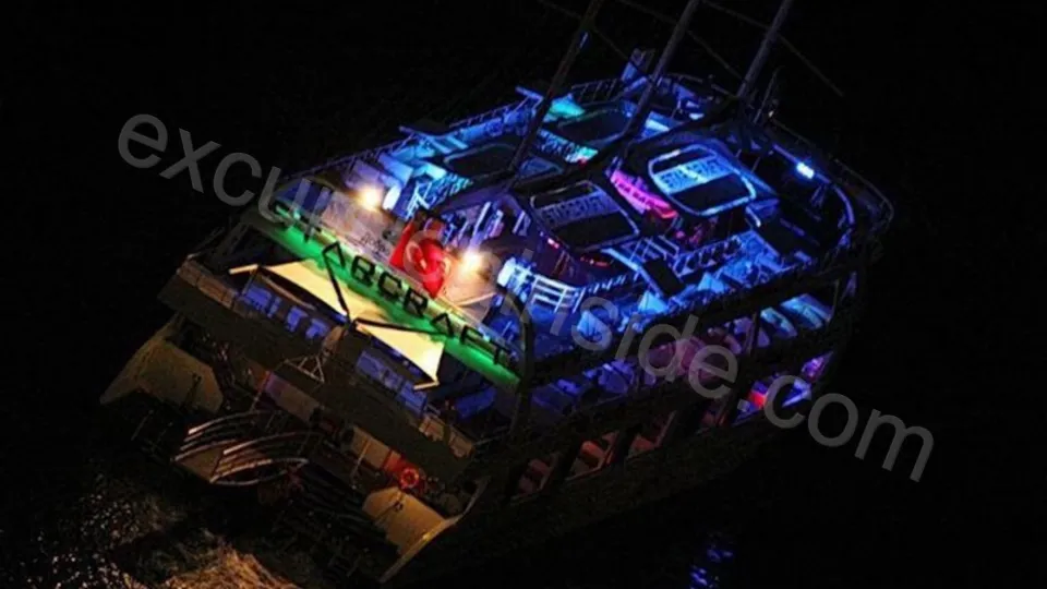 Night Party Boat in Side